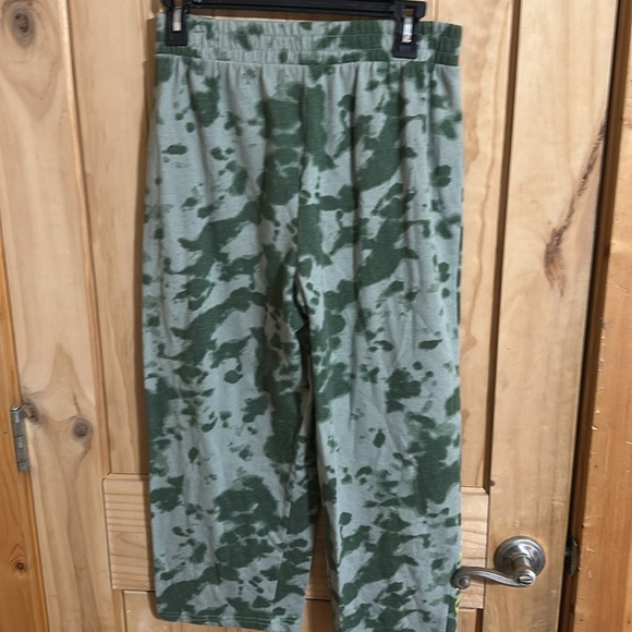 Licensed Guns N Roses Green Tie Dye Baggy Cropped Sweatpants - Picture 3 of 4